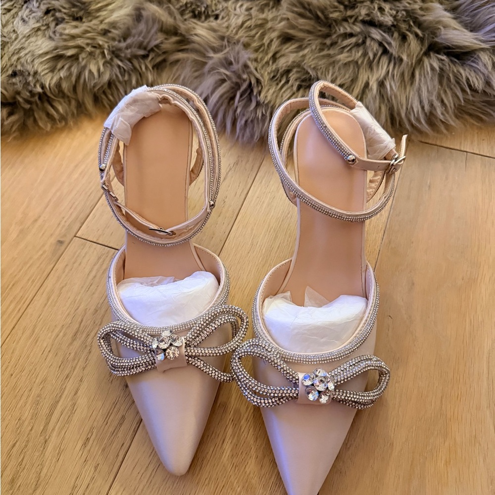 Chic Cream Ankle Strap Heels with Bow Accent